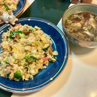 にんにくザーサイチャーハンとワンタンスープ
チャーハンには、チャーシュー、ニンニク、内藤唐辛子、ネギ、なると、玉ねぎ、ニラ、玉子にザーサイで。|Takeshi  Nagakiさん