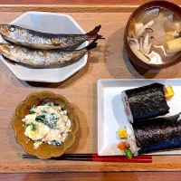 節分ごはん(恵方巻き、いわし、ほうれん草とゆで卵たまごの豆腐サラダ、けんちん汁)