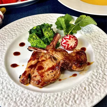 Snapdishの人気料理写真:ラム肉ソテー＆Yummy!ソース.⋆﻿𝜗𝜚パンプキンスープ