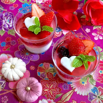 Snapdishの人気料理写真:ミルク苺ゼリー🍓