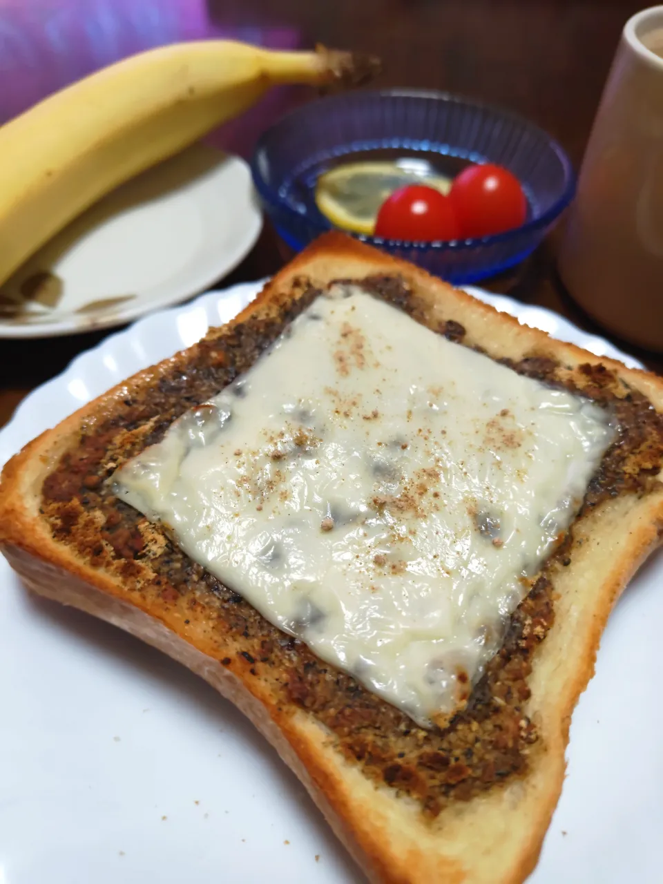 きな粉チーズトーストにヒハツ＋ジンジャー|macchinaさん