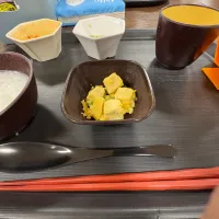 施設の朝ご飯😳|🐧ペンギン2さん