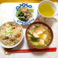 2/7の朝ごはん🍚　きのことツナの炊き込みご飯|卯月さん