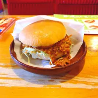 コメダ　メイン　台湾ミンチのコメドムバーガー|柿さん