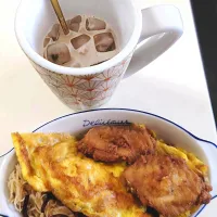 Simple breakfast noodles, omelette, fried wings 😋Starbucks Verona iced latte🤤| 🍒lynnlicious🍒さん