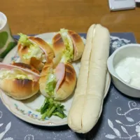 ミルクロールパントーストサンドイッチ、ミルククリームパン、野沢菜漬け、ホットコーヒー、グラニュー糖入りヨーグルト(朝飯)|enarinさん