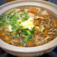 なめこと鶏団子と里芋の味噌バター鍋🍲|もえさん