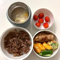 エリンギ肉巻き
マカロニサラダ
きゅうり漬け
卵焼き
焼肉丼
豚汁
🍓| ayumomさん