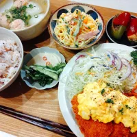 タルタルサーモンフライ、サラダスパゲティ、ピーマンの肉詰め、お漬物、十六穀米、蕪と鶏団子のスープ|samさん