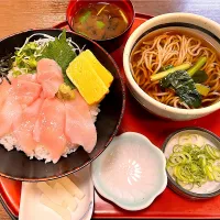 鮪大トロ丼と温かいそば|shibazakiさん
