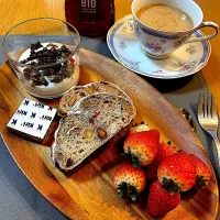 ドライフルーツとナッツのハードパンとマサラチャイでモーニングプレート|Mikaさん