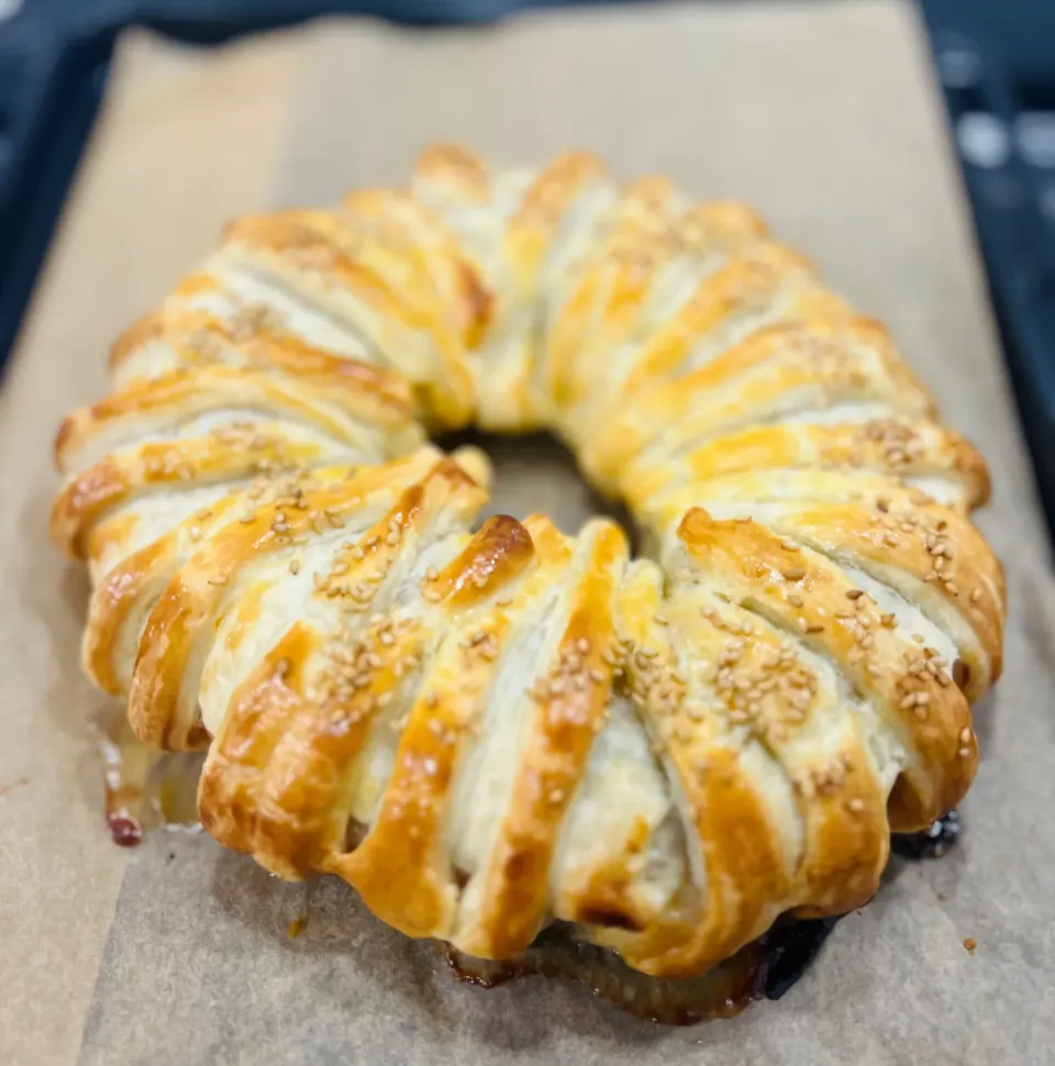 さつまいもとカマンベールチーズのリースパイ🥧|たーたさん
