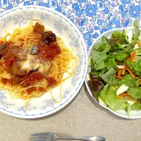 茄子トマトパスタとサラダ|おしゃべり献立さん