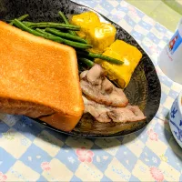 何気ない朝の食卓|香っちゃんさん