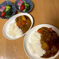 カレー　サラダ|そのみさん