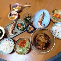 有頭海老の塩焼き♡キムチスープ♡お刺身ワカメのシークワーサーポン酢♡鶏手羽の黒酢煮♡紫もち麦ご飯♡ひきわり納豆メカブ亜麻仁油トマト♡いつものトッピング盛りだくさん豆乳グルト|さくたえさん