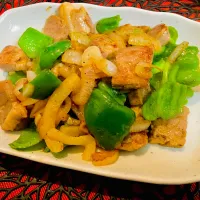 ✩.*˚ピーマンとサラダ玉ねぎの豚マヨ炒め|ゆきえもんさん