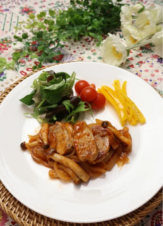 豚ヒレ肉の簡単デミグラスソース炒め煮|めいめいさん