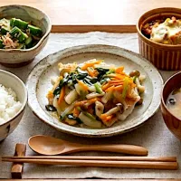 赤魚の野菜あんかけ、きゅうりとツナのサラダ、里芋のミートソースグラタン、豆腐としめじの味噌汁、ご飯|caoさん