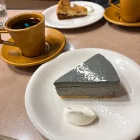 黒ごまづくしのチーズケーキとコーヒー| ちゃみこさん