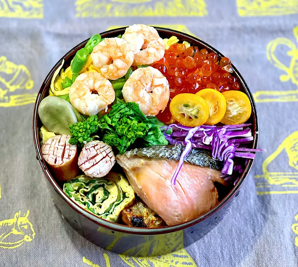 イクラとえびのばら寿司、ミツバ入り出し巻き卵|めみさん