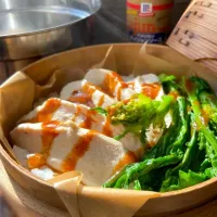 蒸籠で鶏胸肉丼withアメリカンケイジャンソース