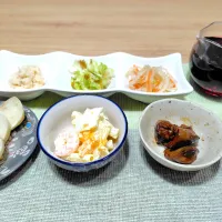 いろんなサラダで晩酌|おかめんさん