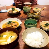 大根と鶏肉とたけのこの煮物、ほうれん草の胡麻和え、しらたきの真鱈子和え、豆腐の味噌汁、蕪の葉のふりかけ|タロッカ主夫見習いさん