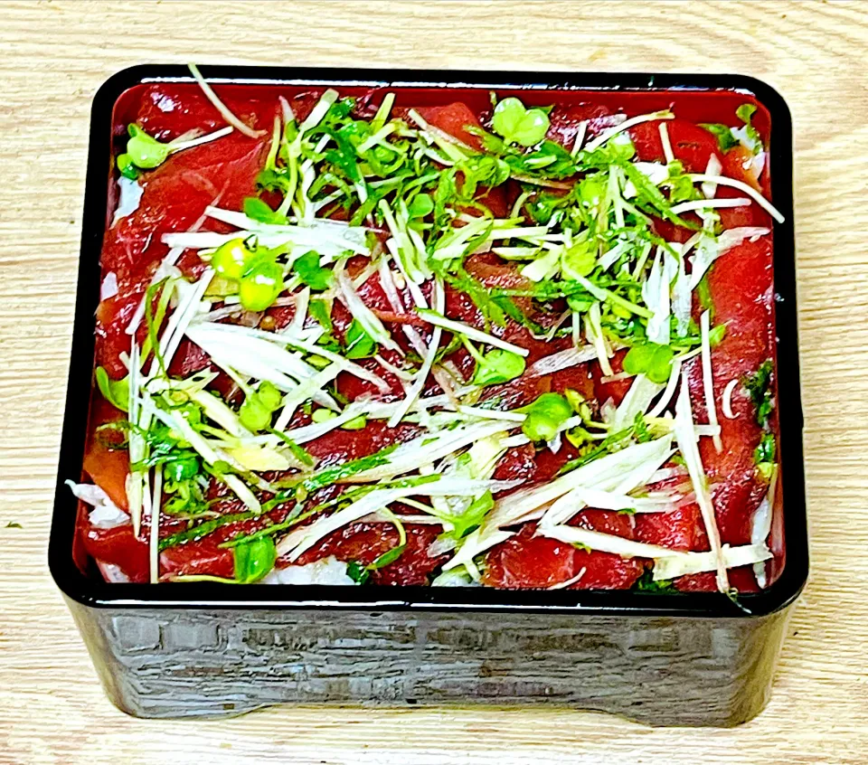 薬味寿司とマグロの漬け重|銀蔵じいちゃんさん