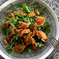 鶏皮と春菊のサラダ🥗|ユッキーさん