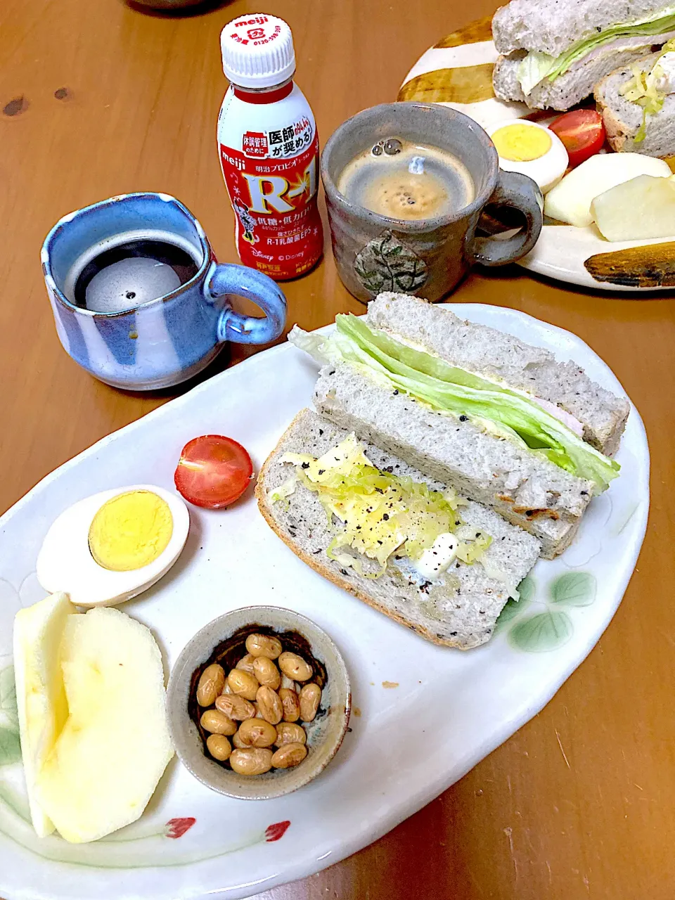 朝焼き食パンで朝ご飯♡|さくたえさん