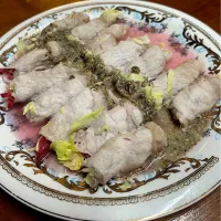 レンチンキャベツ🥬＆紅くるりピクルス＊肉巻き＊胡麻醤油|henryさん