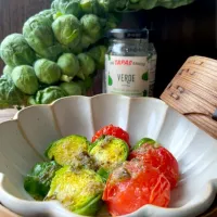 芽キャベツとミニトマトのせいろ蒸しwith タパスソースヴェルデ ♨️