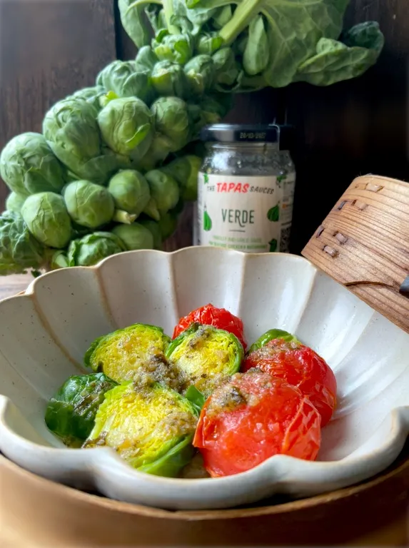 芽キャベツとミニトマトのせいろ蒸しwith タパスソースヴェルデ ♨️|9421beruさん