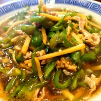 【1947年創業】 
【現在、昼営業のみ】 
中華料理 登喜和 
肉ピーマンメン (1,050円)
―麺少なめ
@西新宿8分 
(JR新宿駅から徒歩17分)
22038
〈醤21塩8噌󠄀2タ2出2F1冷0チ1混1つ0〉