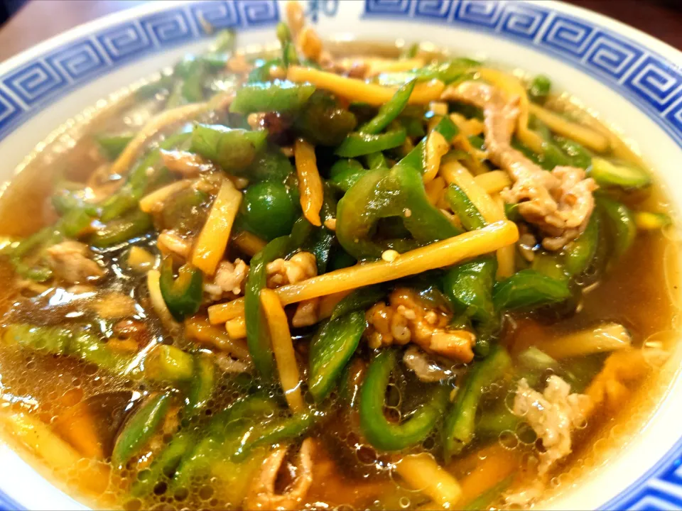 【1947年創業】 
【現在、昼営業のみ】 
中華料理 登喜和 
肉ピーマンメン (1,050円)
―麺少なめ
@西新宿8分 
(JR新宿駅から徒歩17分)
26038
〈醤21塩8噌󠄀2タ2出2F1冷0チ1混1つ0〉|大脇さん