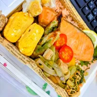 🍱焼鮭と🥕チデークニイリチー🐷弁当🍱|TakeBooさん