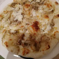 玉ねぎ　アンチョビ　オレガノのピザ|はやとさん