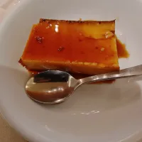 プリン(ピザランチのデザート)　期待を裏切らない、おいしいカラメルソースと固いプリン| はやとさん