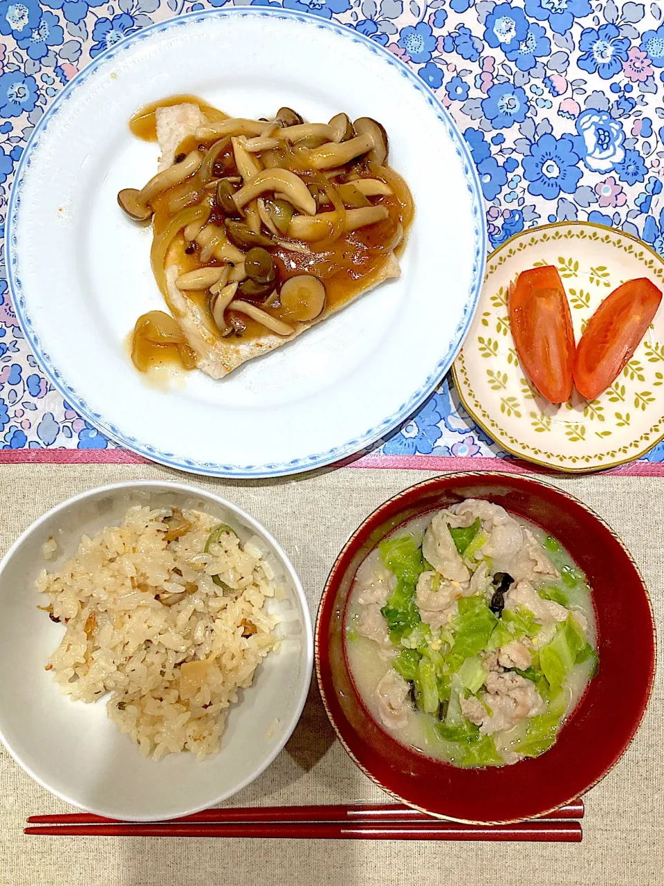 メカジキきのこオイスターソースかけとあさり炊込みご飯と豚キャベツ味噌汁|おしゃべり献立さん