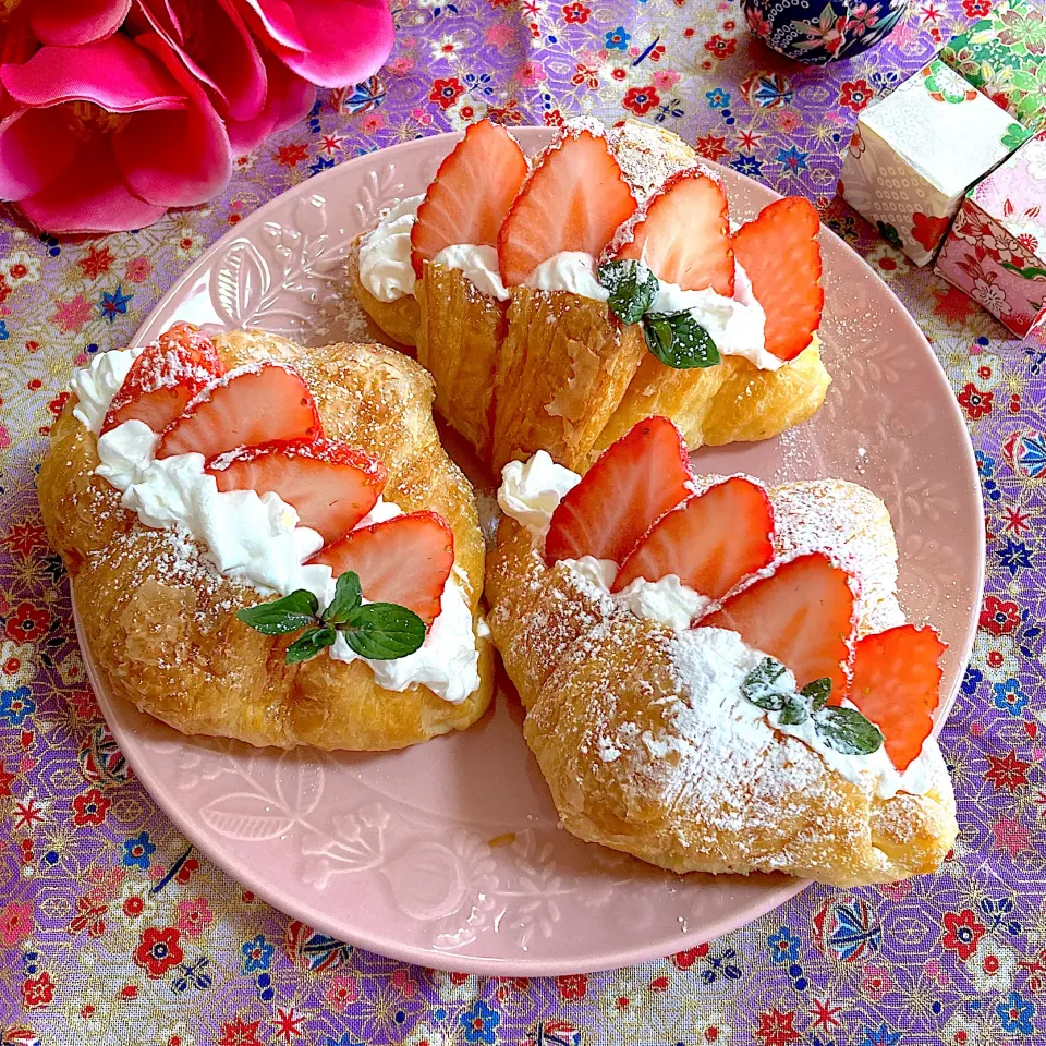 苺🍓のクロワッサンサンド🥐|ringonamaさん
