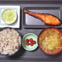 今日の朝ごはん（十六穀ごはんに銀鮭の塩麹漬、納豆、なめこ汁、カリカリ小梅）|Mars＠釜飯作り研究中さん