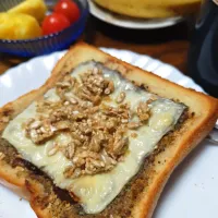 ひまわり種バーをのっけたきな粉チーズトースト|macchinaさん