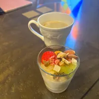 朝ごはんヨーグルトにフルーツピッツ|かっちゃん杉さん