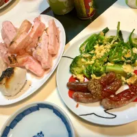 お休みの朝ごはんはお餅
と
ほうれん草とブロッコリーの玉子チーズとじ
と
レモンパセリのソーセージで。|Takeshi  Nagakiさん