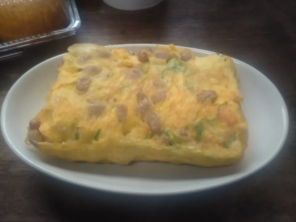 納豆、スライスチェダーチーズ、小ねぎ、牛乳、玉子で玉子焼き|にんにくと唐辛子が特に好き❤️(元シャリマー)さん