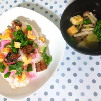 サンマの蒲焼きちらし寿司とレンチンですまし汁😆✨|ぽんすけさん