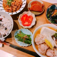 ミニ水炊き、牛肉のしぐれ煮、揚げ茄子の煮浸し、大根の煮物、モロッコいんげんの胡麻和え、トマト、お赤飯|samさん