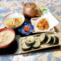 grandmaの晩ごはん☆ 今夜は又々巻き寿司…
明日は休憩する〜
カボチャと里芋の唐揚げ、白菜と鮭のアッサリ煮…
昨日のカス汁で頂きます|kaoriさん