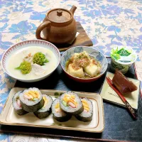 grandmaの晩ごはん☆ 今夜は豚肉入り白味噌仕立てのカス汁､揚げ出し豆腐
、花山椒の佃煮で巻き寿司を頂きます|kaoriさん